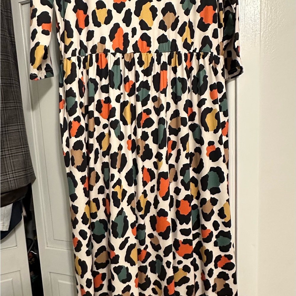 🔥CROSSPOSTED🔥Leopard Print Midi Dress
